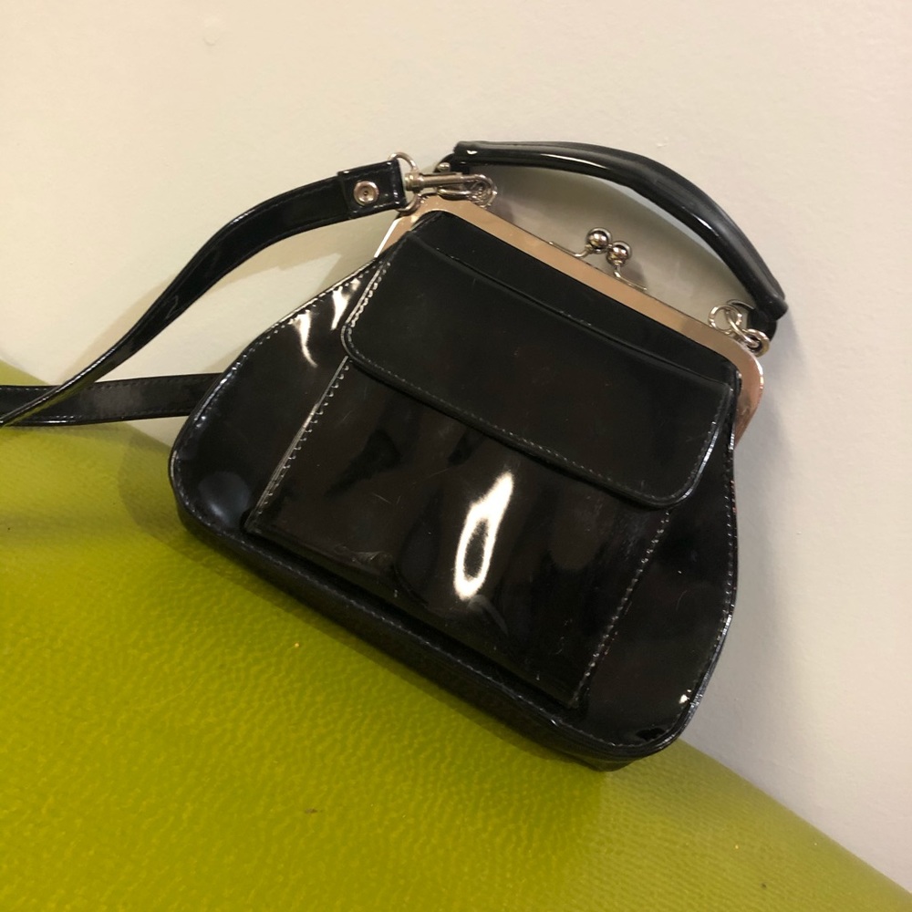 Gorgeous vintage shiny black purse